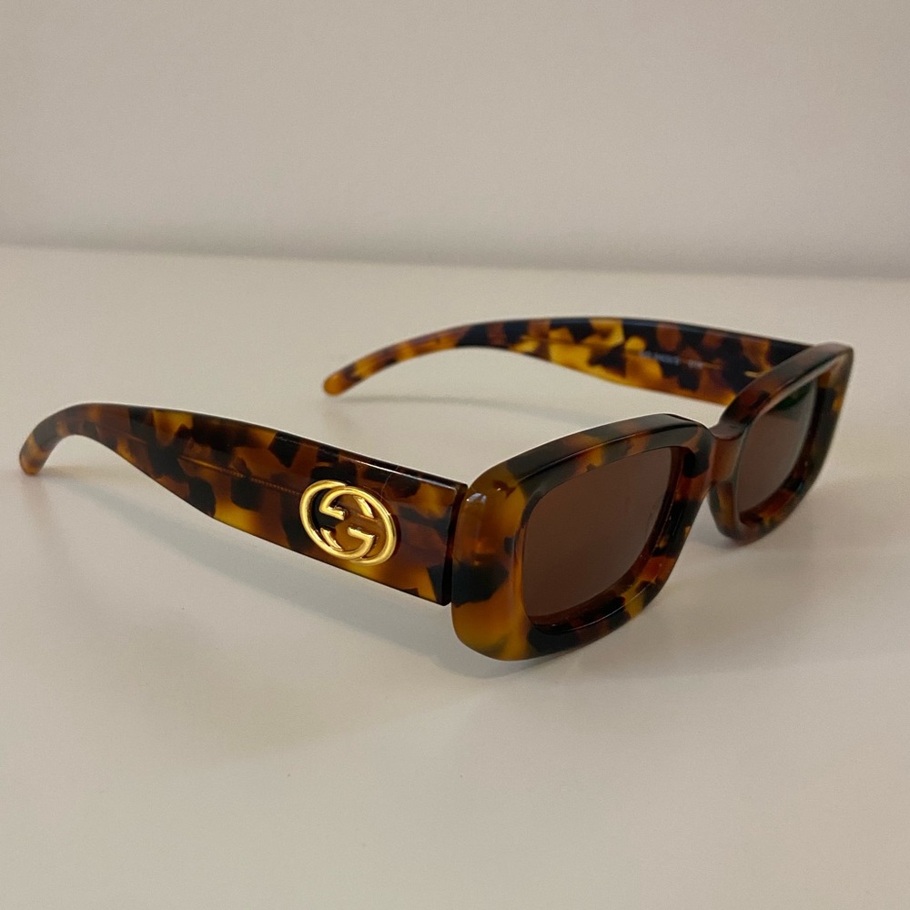 Authentic Gucci vintage tortoise rectangular frame sunglasses